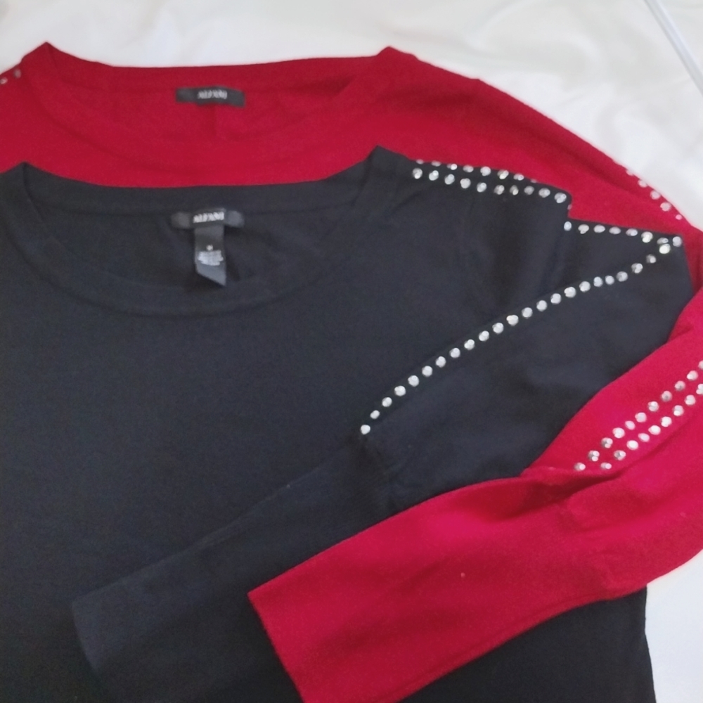 Light Weight Knit Tops with Stud Detailing